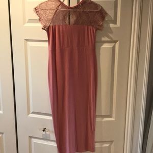 Maternity pink dress.